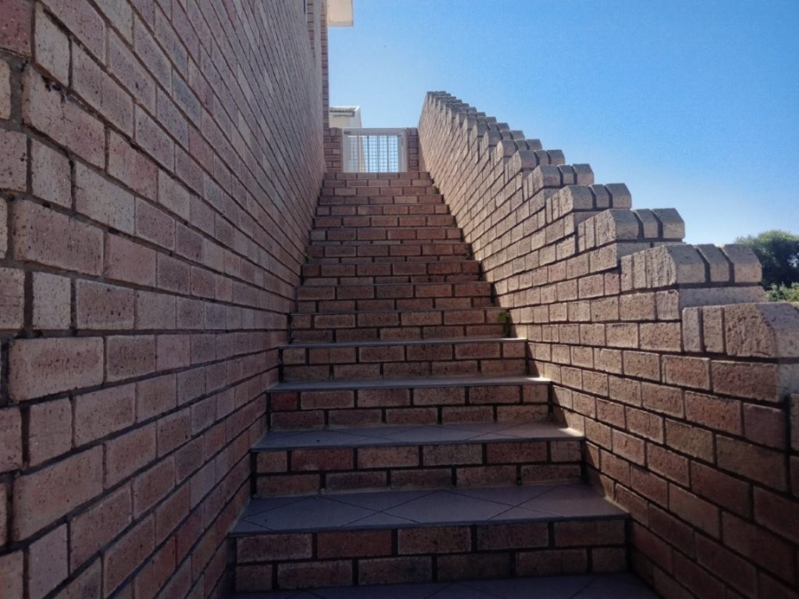 6 Bedroom Property for Sale in Aston Bay Eastern Cape